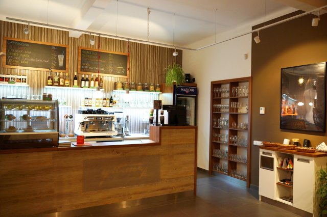 rekonstrukce kavárny Your Café Plzeň - interiér
